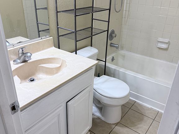 5th image of 14414 Woods Hole Dr #1
