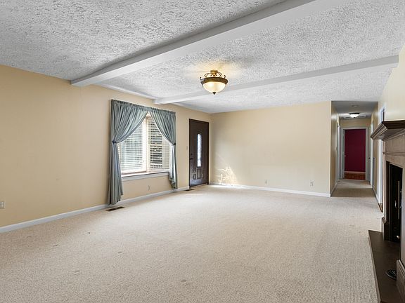 3rd image of 427 Lillian Dr