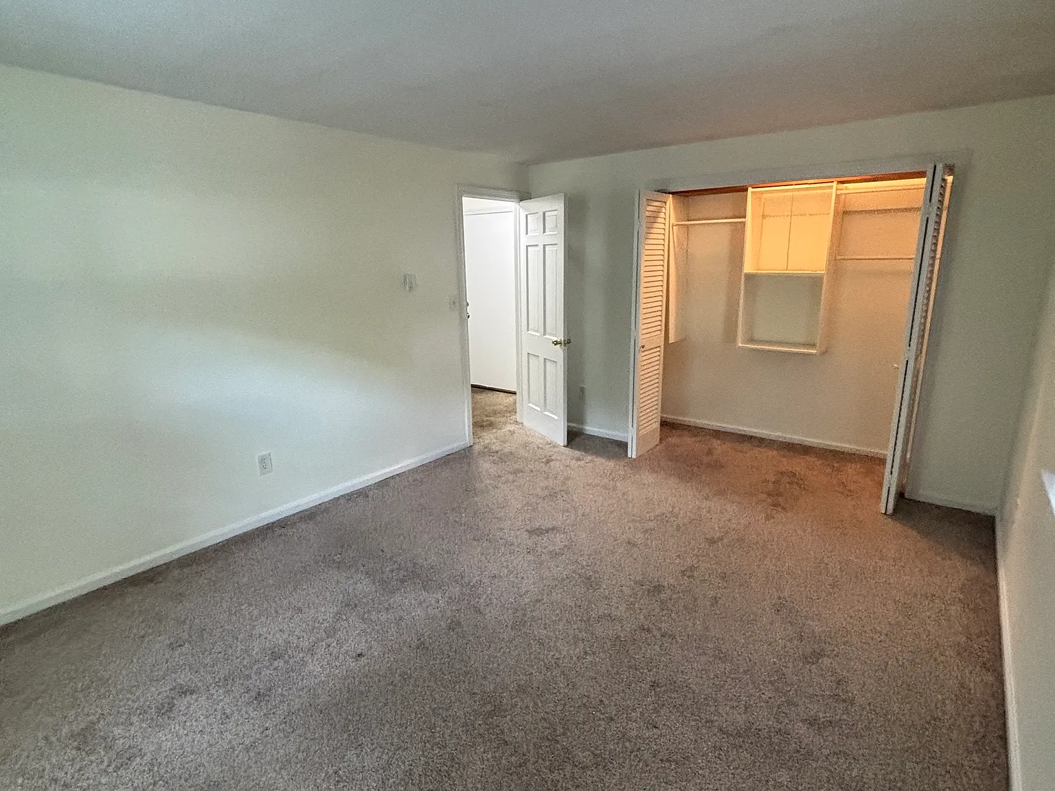 1 bed, 1.0 bath, 3544 sqft, $1,350 — Photo 2