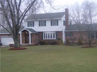 1450 S Darby Rd, Hermitage, PA 16148