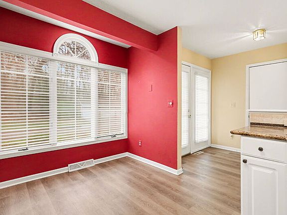 3rd image of 4319 Valley Hollow Dr NE