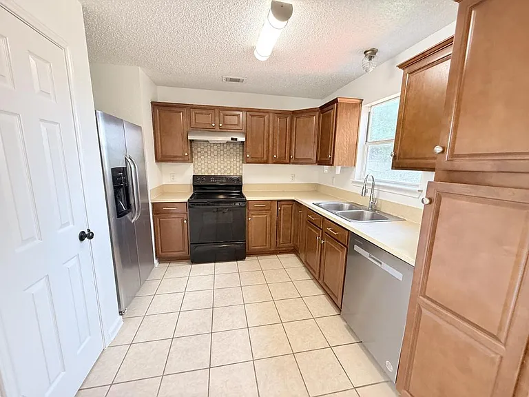 2302 Tracey Ann Ln — Photo 11