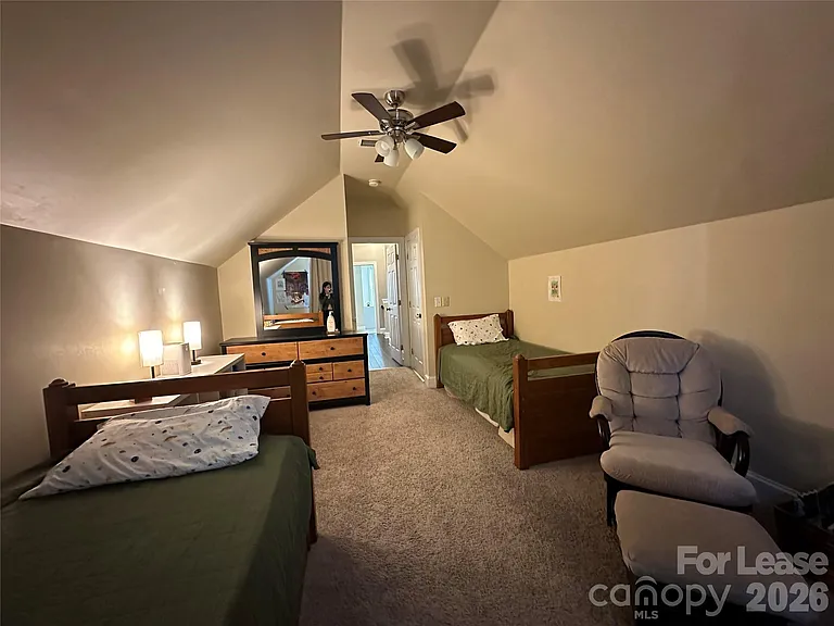 819 Stargard Ct — Photo 36