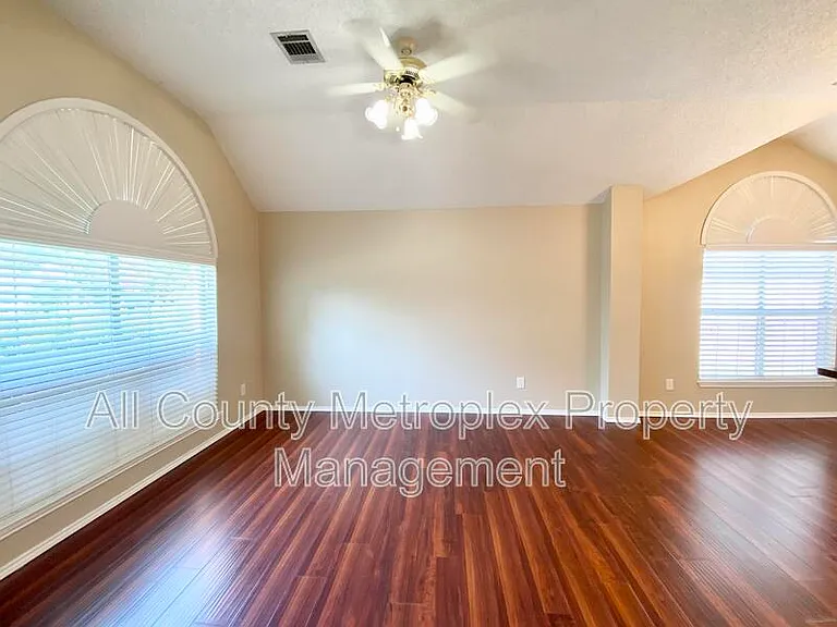813 Snapdragon Ln — Photo 3