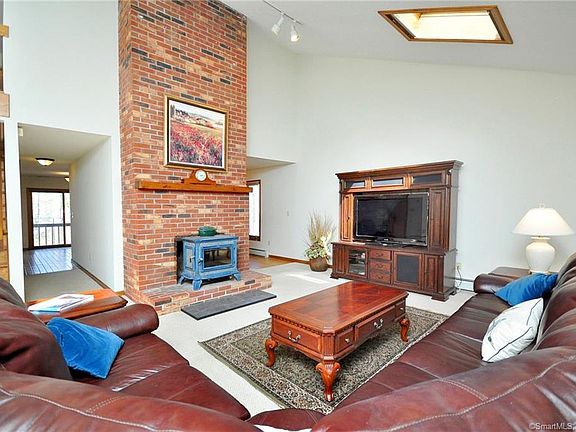 5th image of 35 Heather Ln