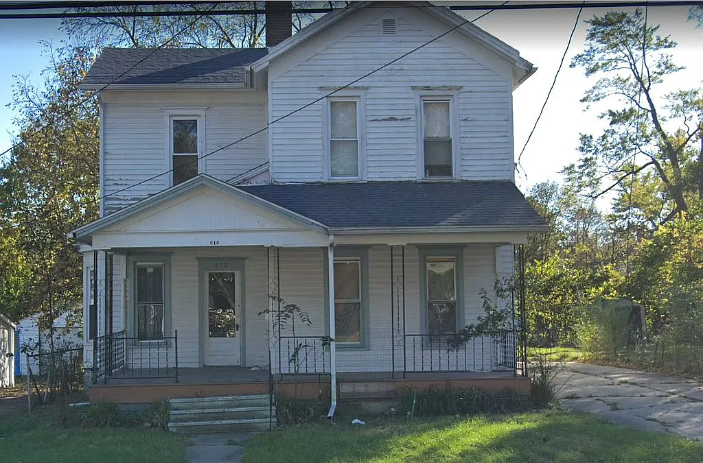 610 Baker St photo 1