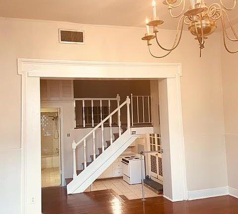 5th image of 939 Burgundy St APT 1