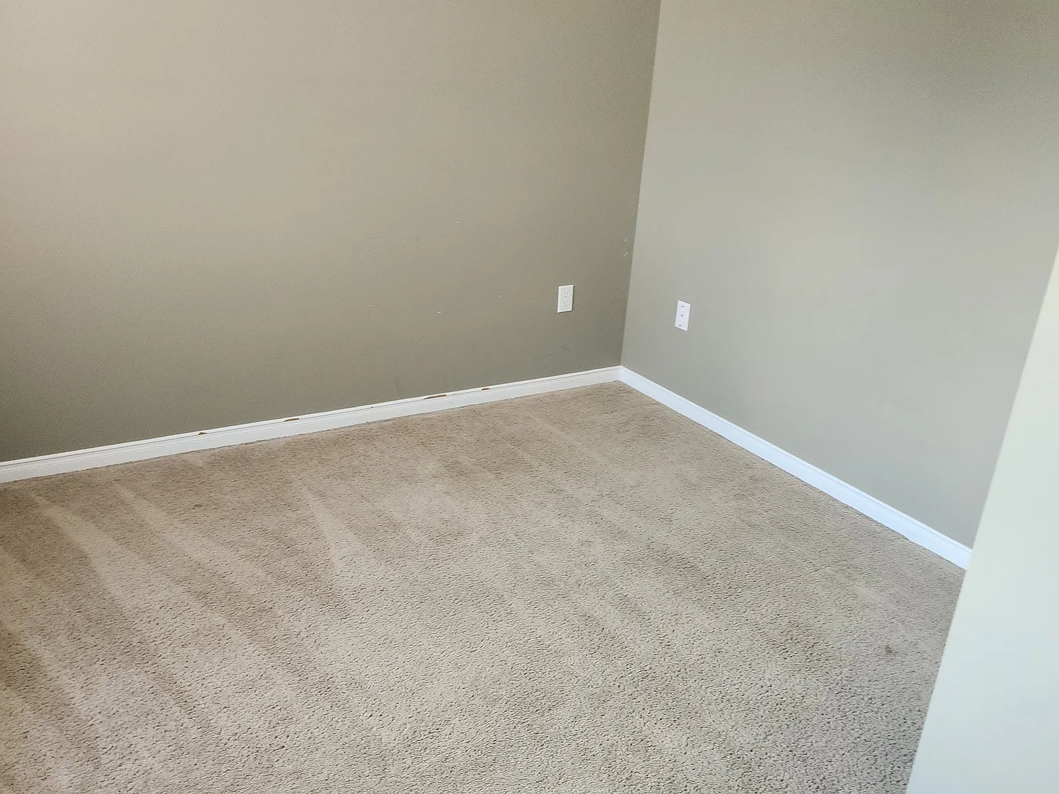48 Warner Lane Brantford — Photo 3