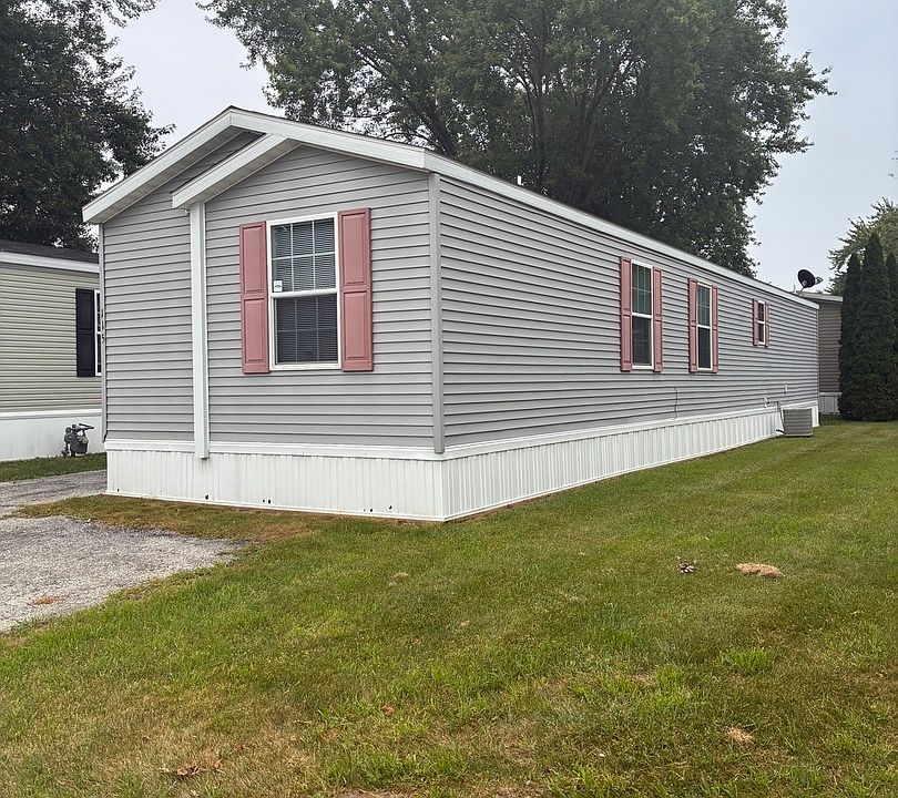 1st image of 115 Carriage Ln