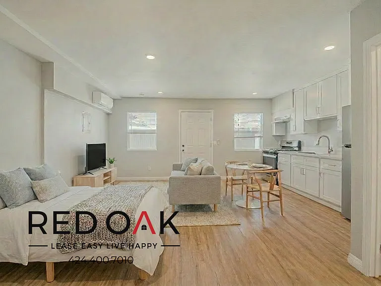 8015 S Western Ave #10 — Photo 1