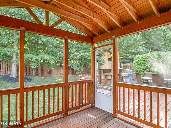 5th image of 10 Parkwood Ct
