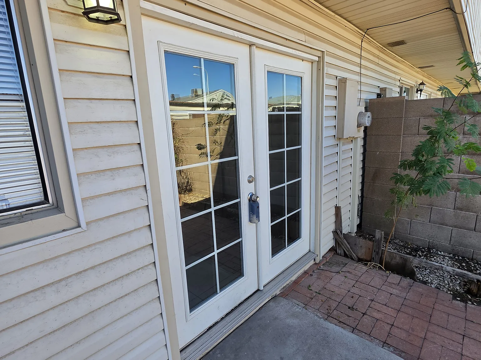 3 bed, 1.5 bath, 1220 sqft, $1,895 — Photo 1