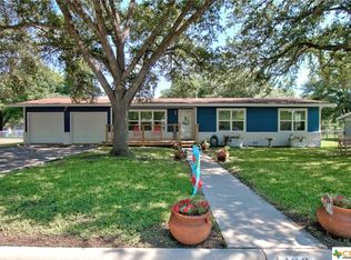 1422 Hummingbird Ln, Seguin, TX 78155