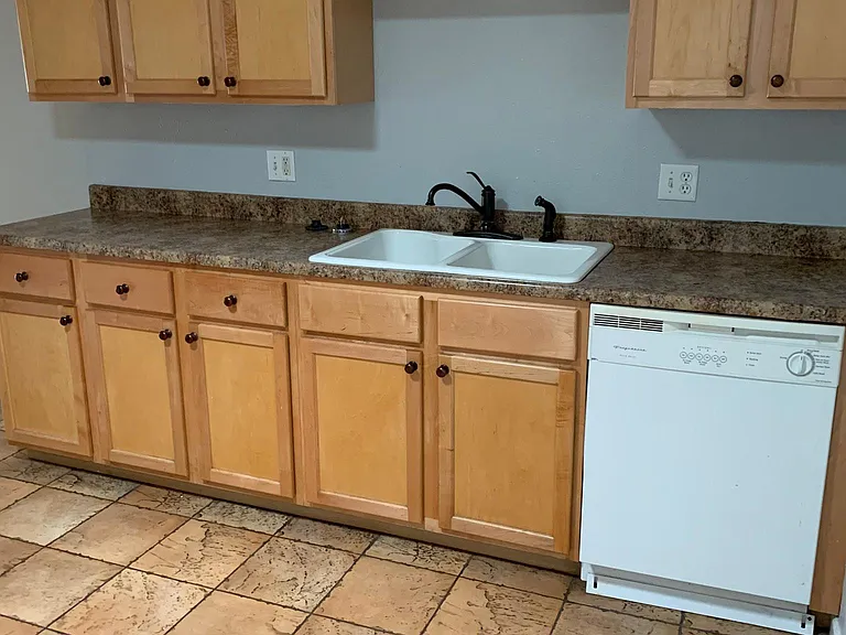627 N Elati St — Photo 8