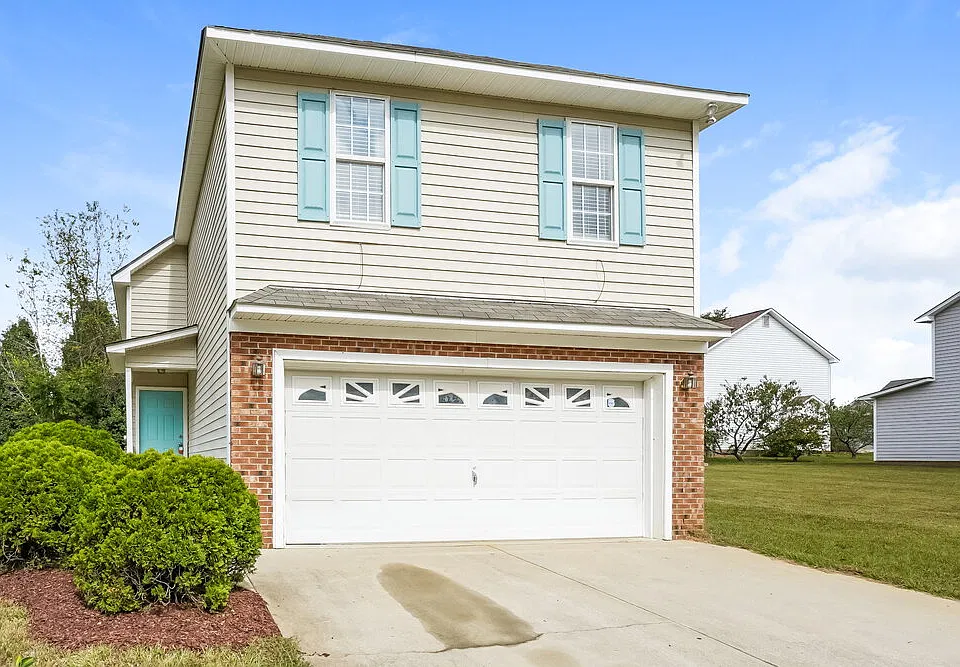 1212 Grovewood Dr