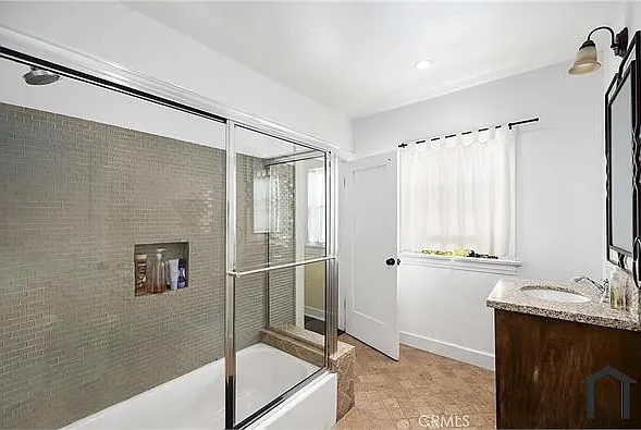 2754 Kenwood Ave — Photo 25