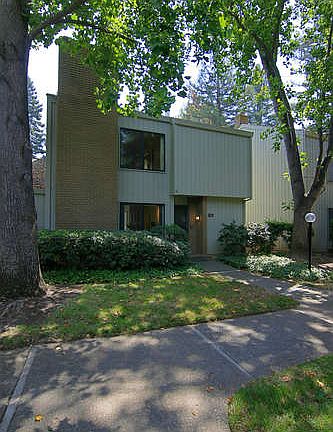 2nd image of 502 Elmhurst Cir