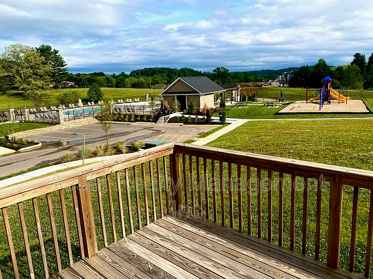 1160 Cloud View Dr — Photo 5