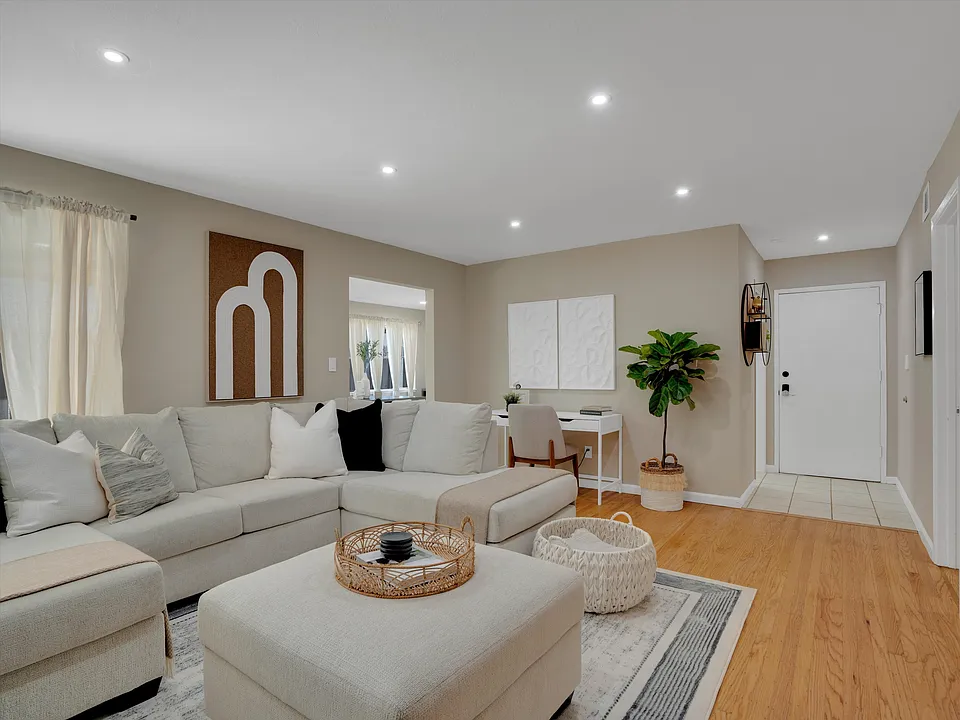 Meadowbrook Dr