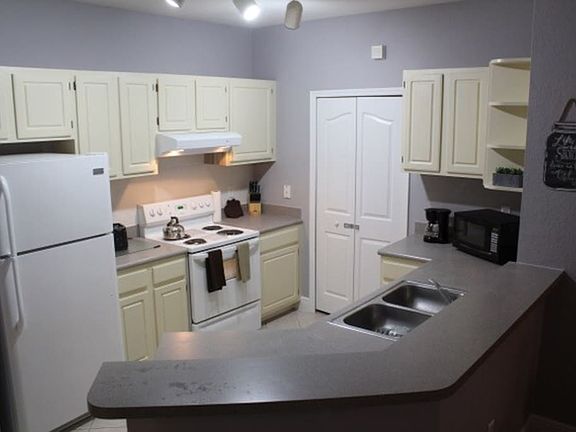 5th image of 8907 Legacy Ct APT 107