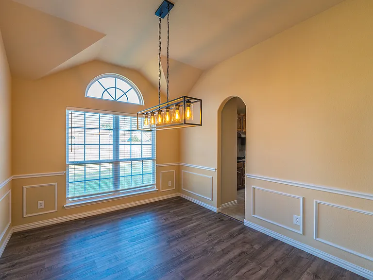 918 Witherby Ln — Photo 6
