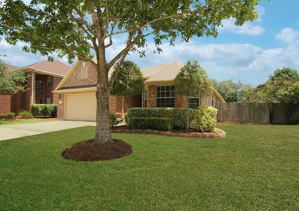 1st image of 1827 Oak Lodge Dr