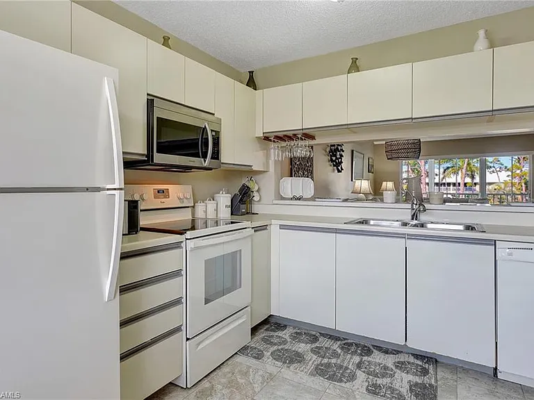 3062 Sandpiper Bay Cir #K302 — Photo 10