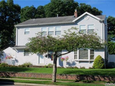 221 N Indiana Ave, Lindenhurst, NY, 11757