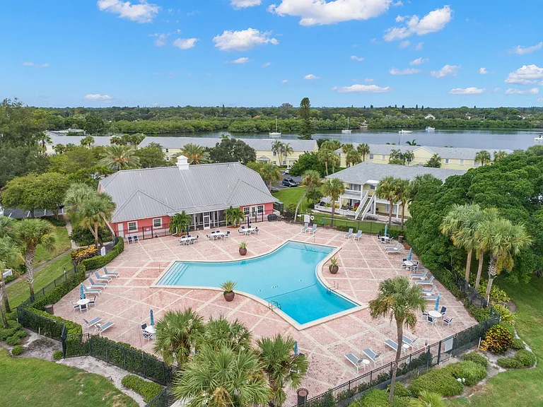 5243 Beach Dr SE #B — Photo 29