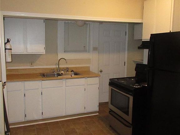 4th image of 3008 Somme Ave