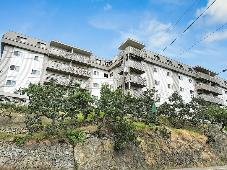 948 Esquimalt Rd — Photo 12