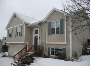 5157 Ridge Oak Dr, Madison, WI 53704