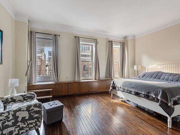 3rd image of 338 W 72nd St APT 3