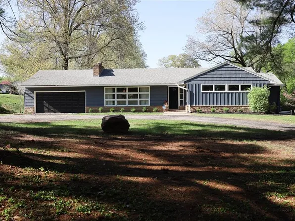 5806 NW Valley Rd, Platte Woods, MO 64151