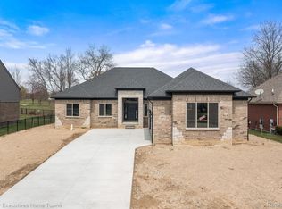 35873 Glenville Dr, New Baltimore, MI