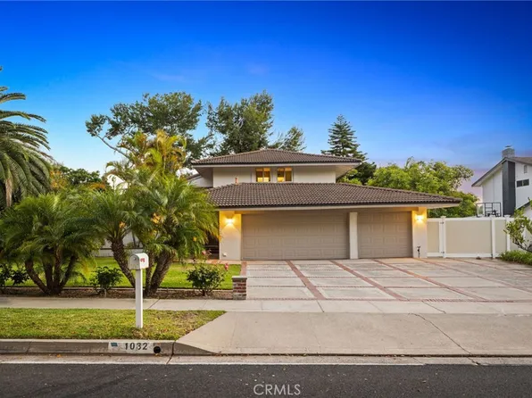 1032 Hyde Park Dr, Santa Ana, CA 92705