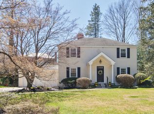 40 Short Dr, Manhasset, NY 11030