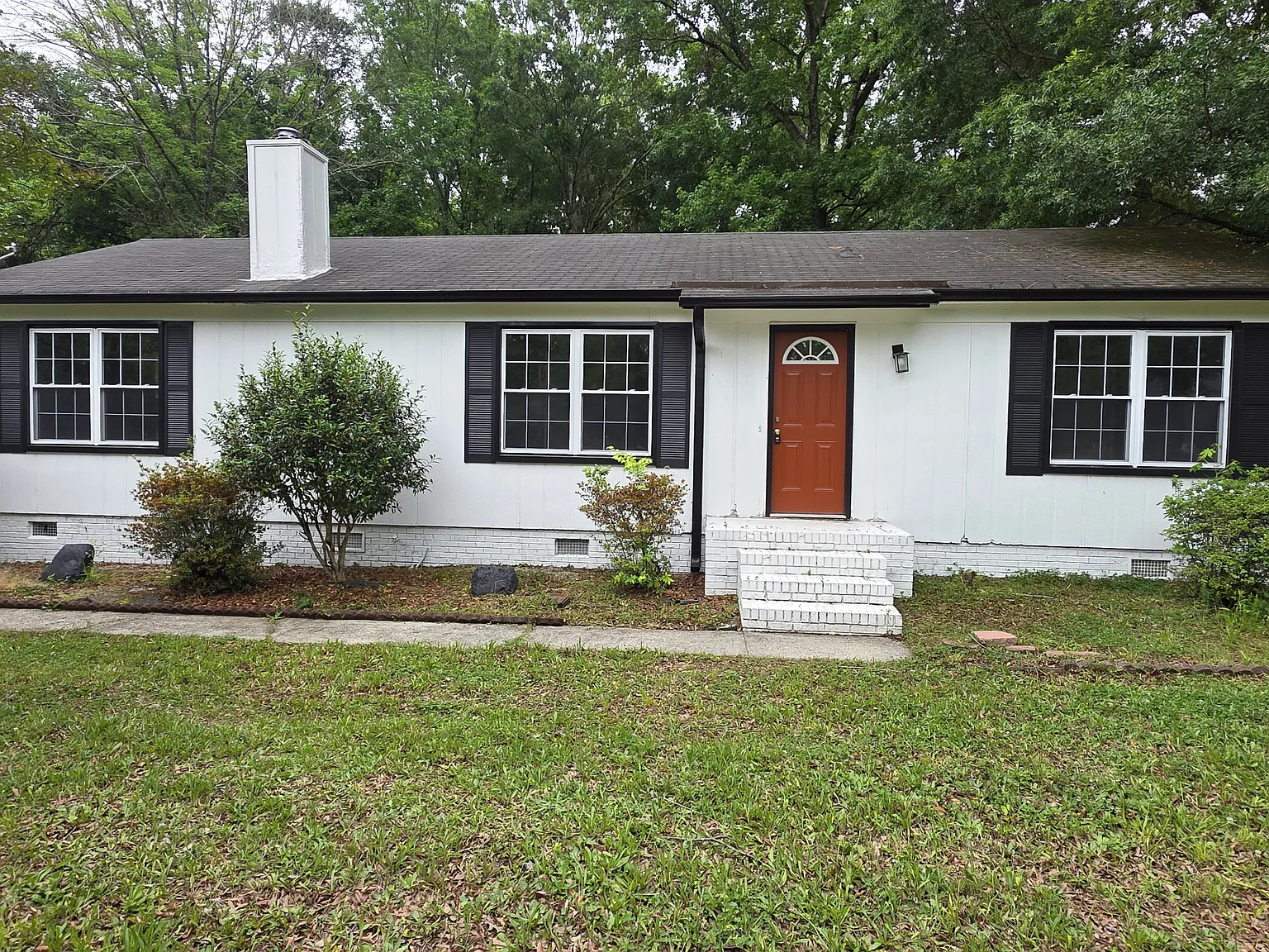3 bed, 1285 sqft, $1,950 — Photo 1