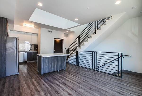 1st image of 545 N Kenmore Ave #19644518