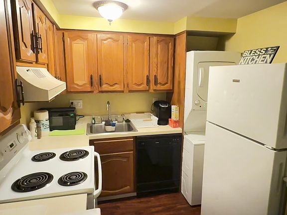 3rd image of 250 Tanglewood Ln Suite 1