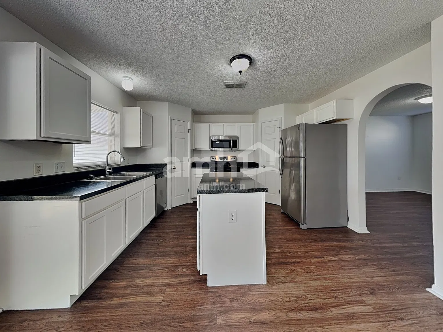 4 bed, 2.5 bath, 2240 sqft, $2,920 — Photo 3