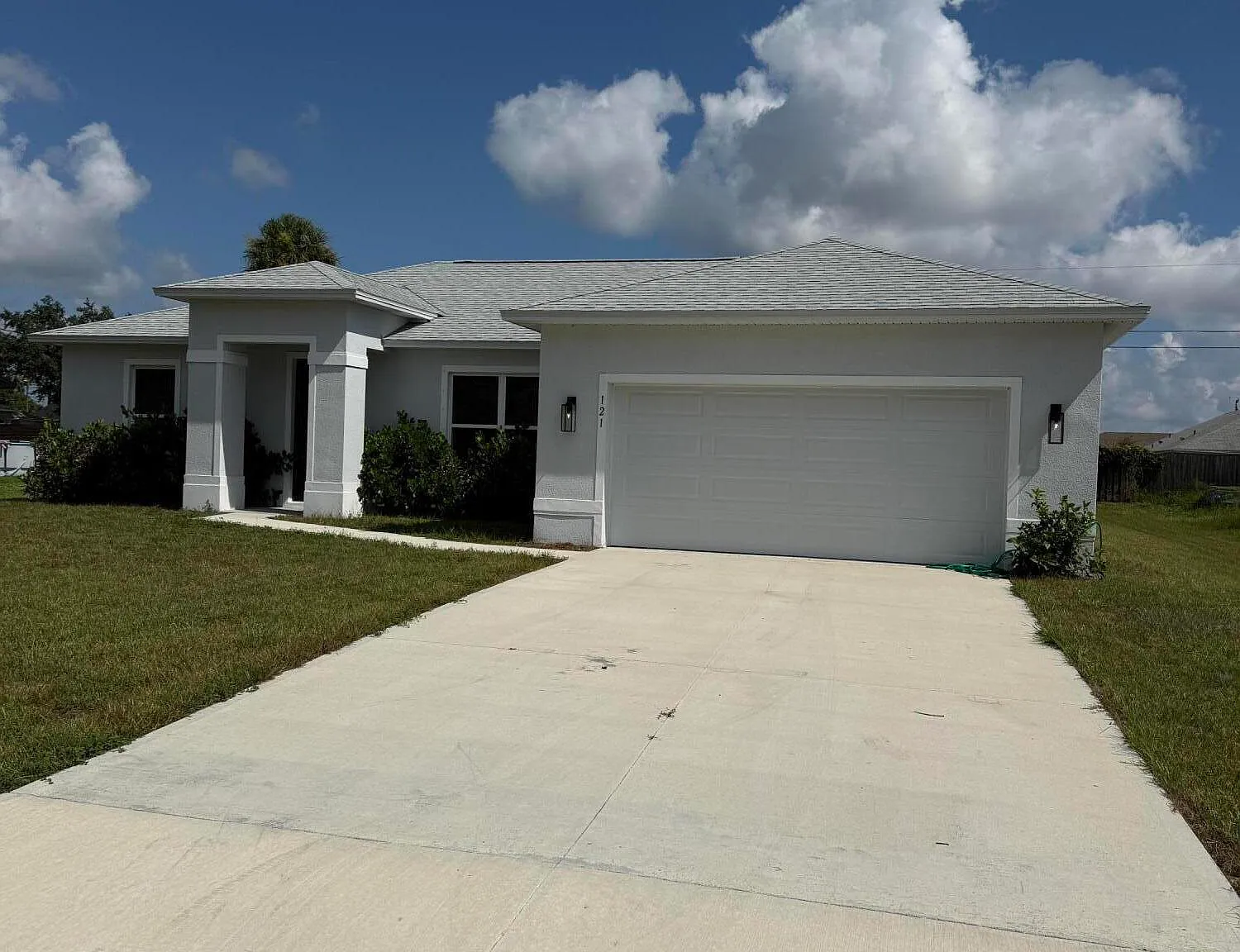 3 bed, 2.0 bath, 1608 sqft, $2,200 — Photo 2