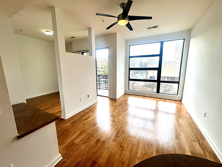 525 E 6th St #308 — Photo 8
