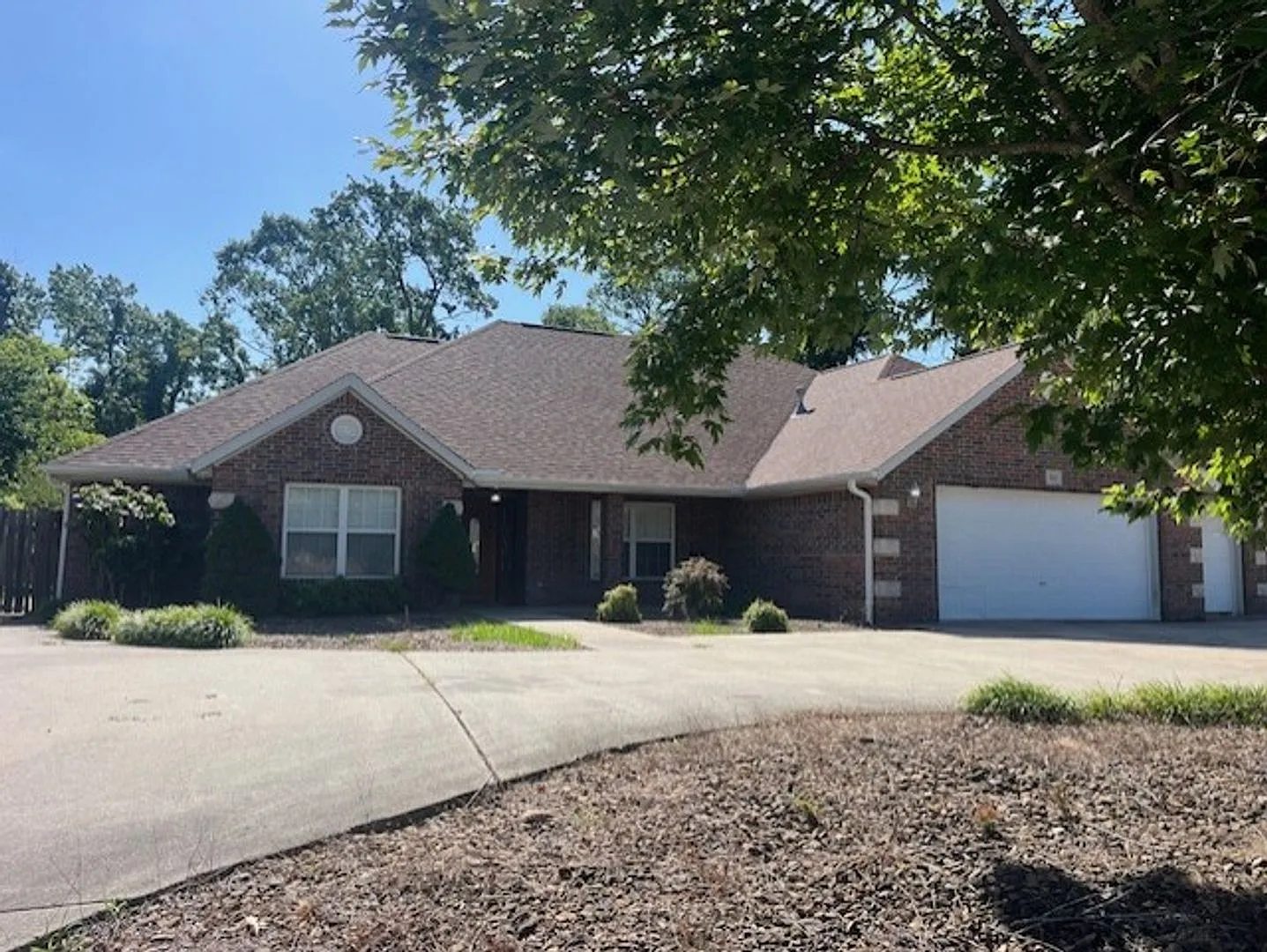 Bentonville 4 bedroom 3 car garage home near trails & Bentonville Square! — Photo 1