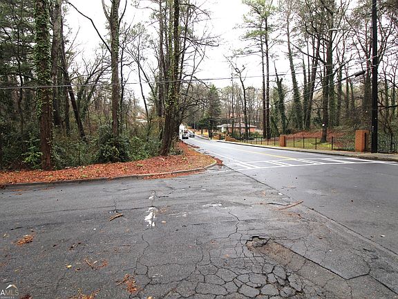 5th image of 600 Fairburn Rd NW