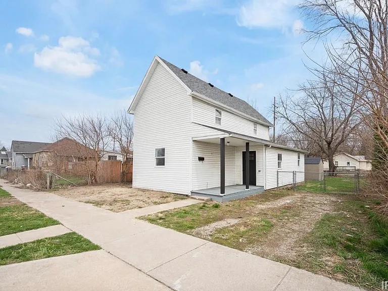 1810 N Market St — Photo 15