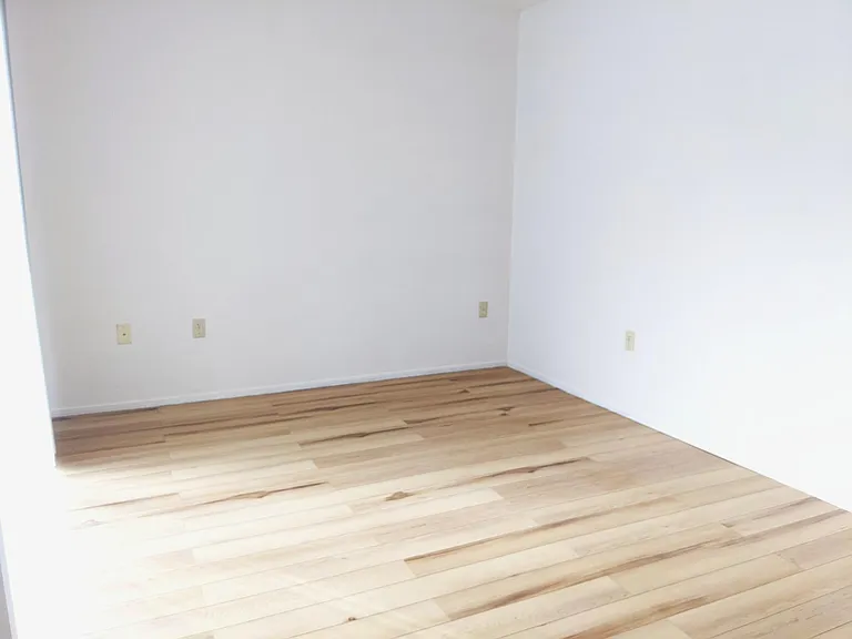 1419 Oak Ave — Photo 2