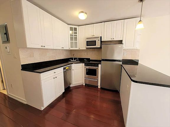 4th image of 241 E 58th St #2T