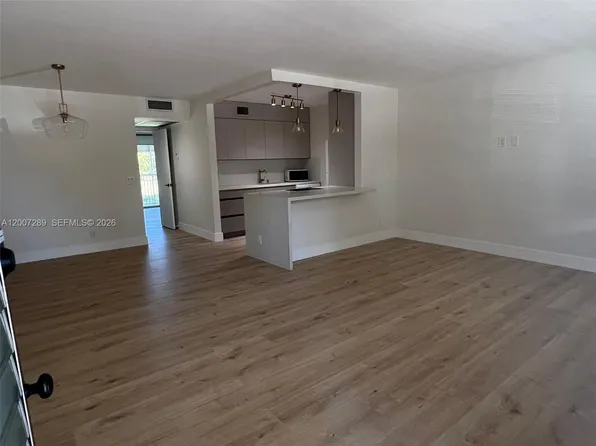 13155 SW 7th Ct APT 204E, Hollywood, FL 33027