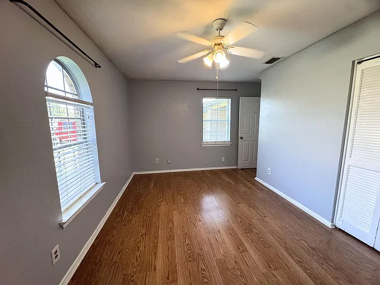 801 Park Plaza Dr — Photo 21